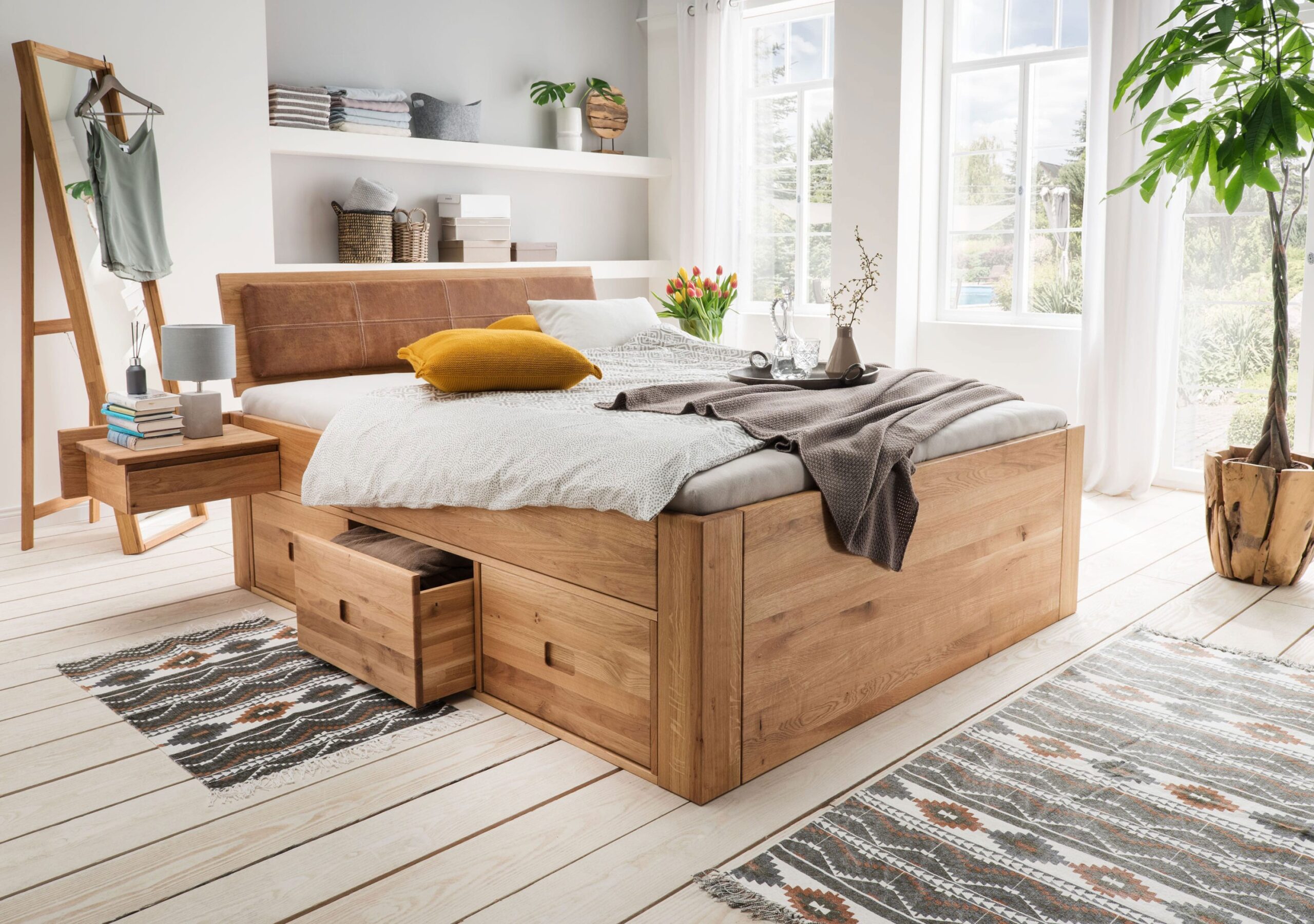 Stilvolles Massivholzbett In 180×200 Mit Komfortabler Höhe Für Entspannten Schlaf