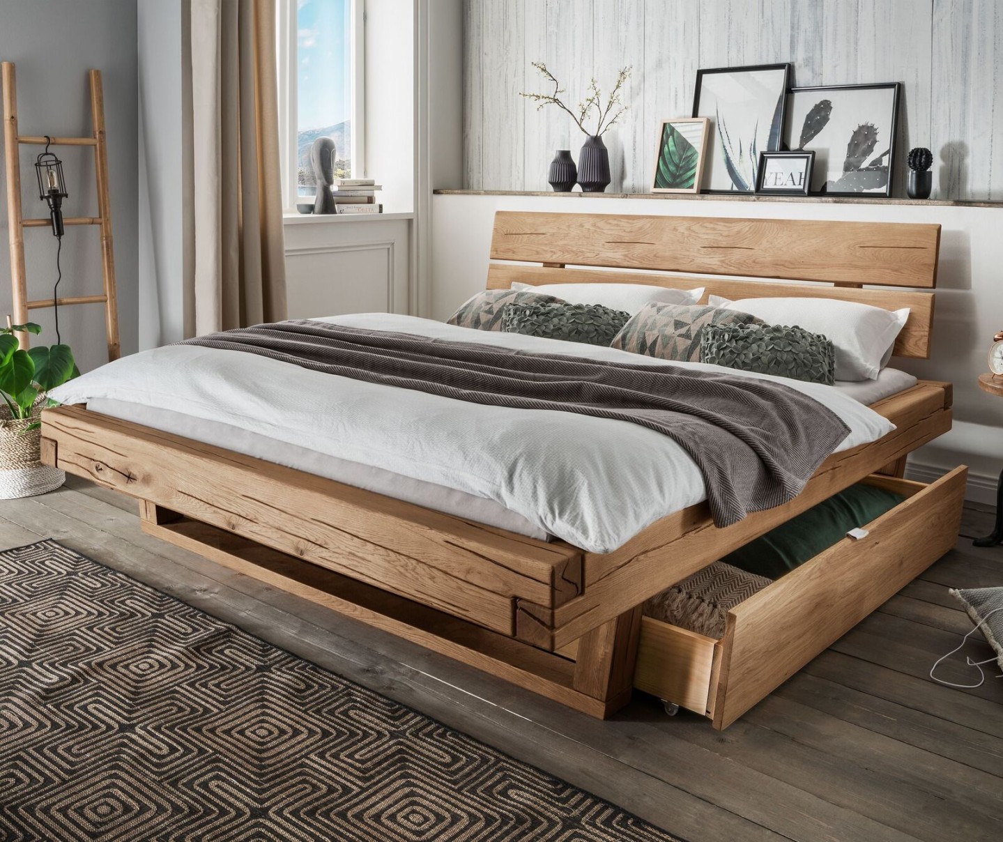 Schubkasten-Bett aus Wildeiche mit Holz-Kopfteil - Romeno